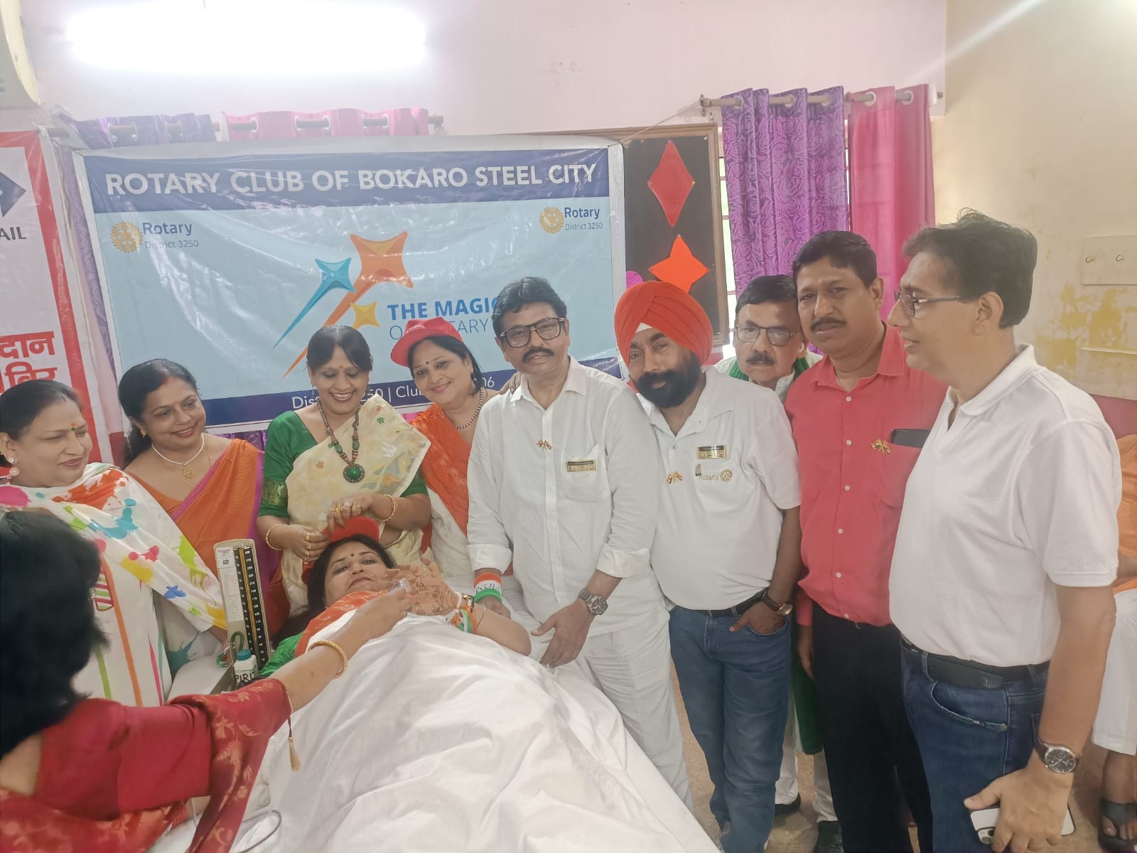 Rotary Club of Bokaro organizes flag hoisting, tree plantation and blood donation camp