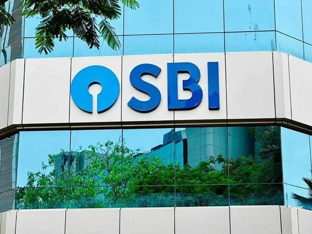 SBI’s new software slows down banking process, employees and customers are facing problems