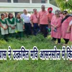 रोटरी क्लब चास ने उत्क्रमित मध्य विद्यालय आसनसोल में किया वृक्षारोपण